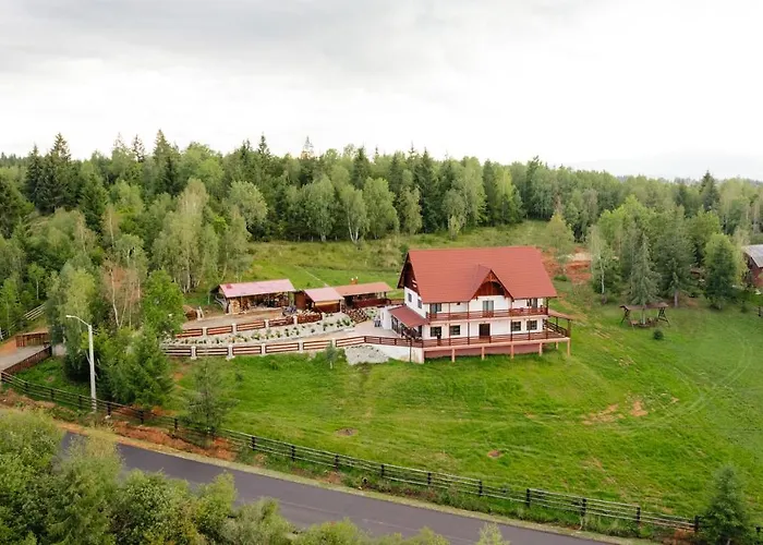 Feriehus Pensiunea Agroturistica Rares *